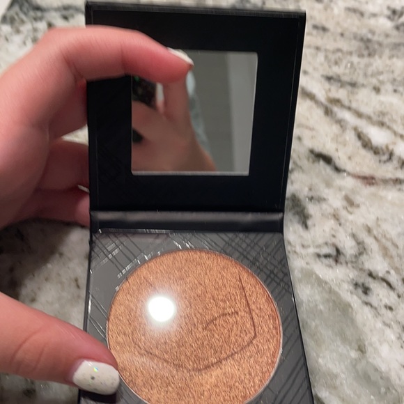 DC x Revolution Catwoman highlighter - Picture 2 of 3